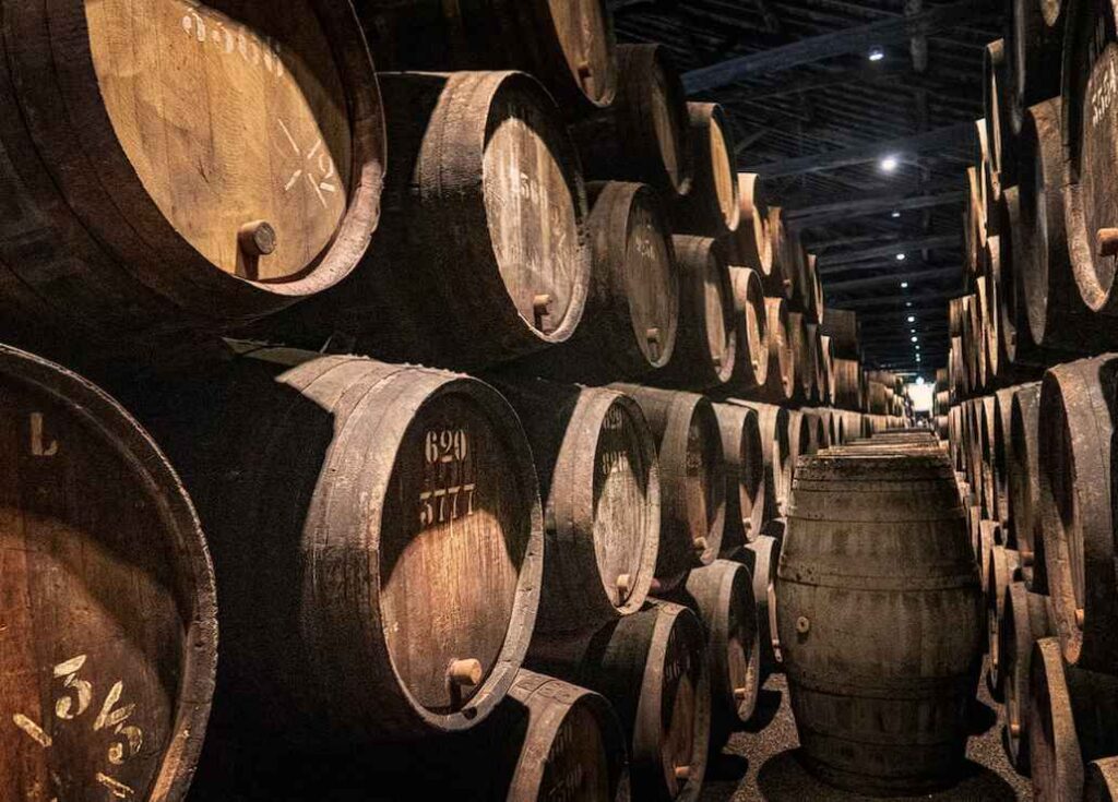 why is whiskey stored in wooden barrels