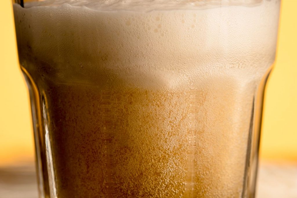 closeup glass fresh bubbly beer 1024x682